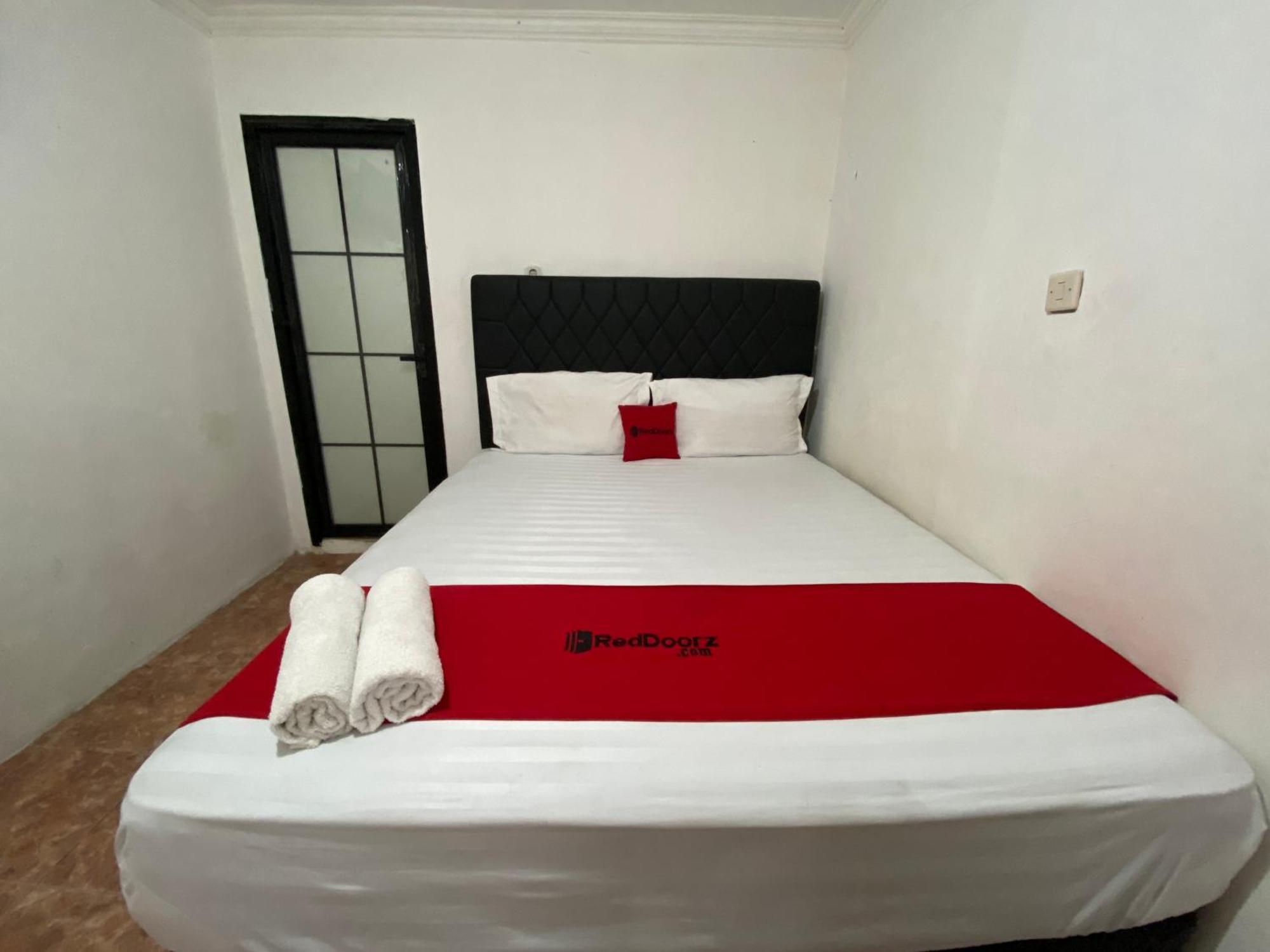 Hotel Reddoorz Syariah At Sudirman Street Garut Extérieur photo